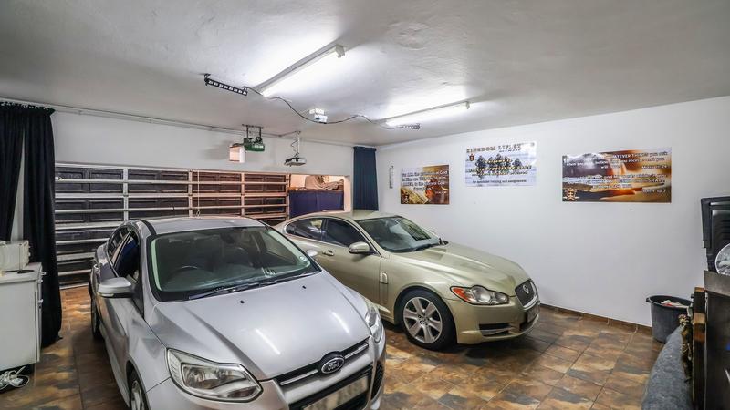 5 Bedroom Property for Sale in Dana Bay Western Cape